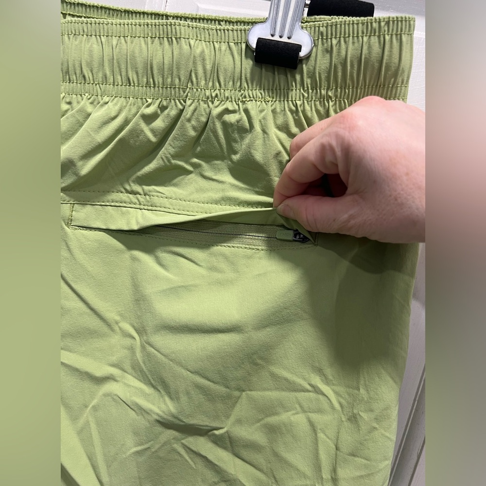 VRST NWT Everyday 5” Relaxed Elastic Waist UV Protection Green Shorts SZ XL NEW - Picture 8 of 10